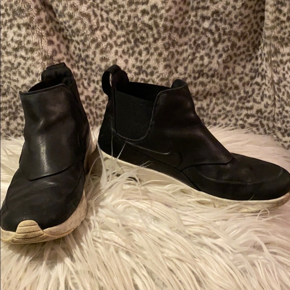 Black Nike Boots